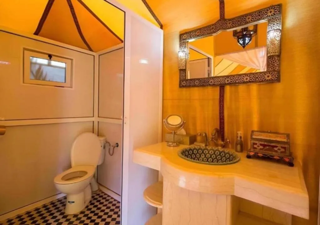 Salle de bain de luxe au Sahara Crown Luxury Camp