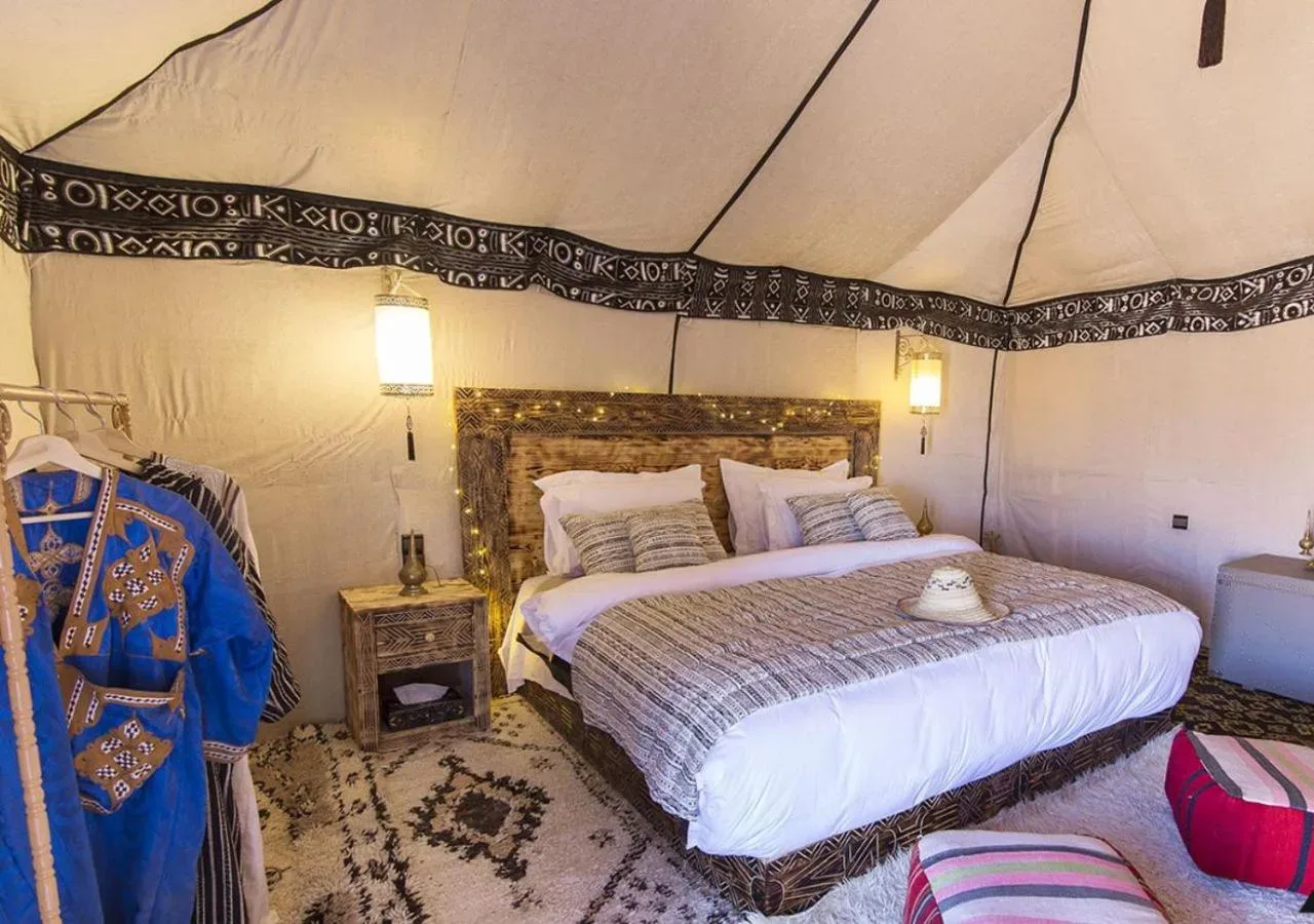 Gemütliche Zimmergestaltung im Sahara Oasis Camp