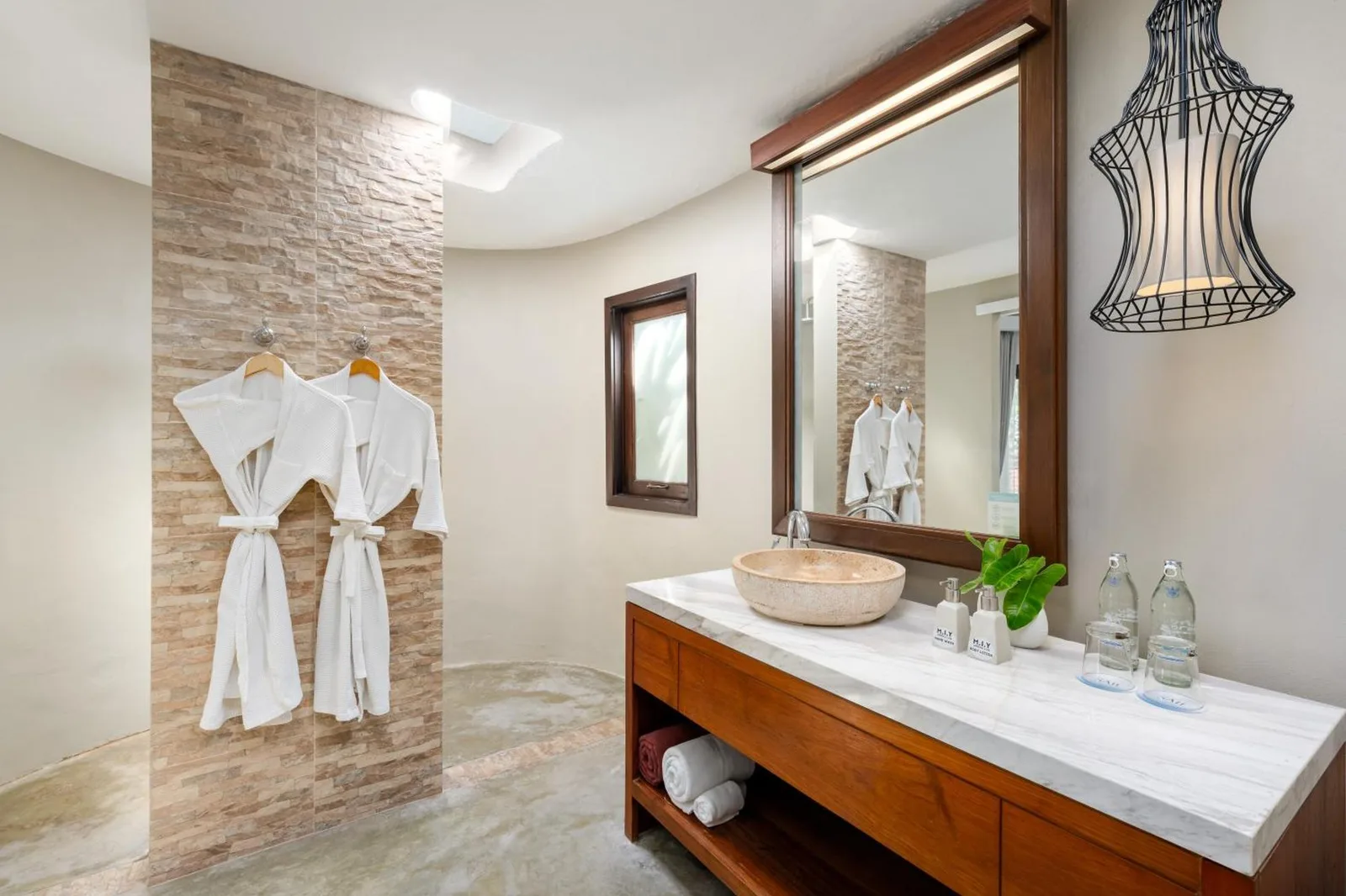 Stilvolles Badezimmer mit Annehmlichkeiten in SAii Koh Samui Villas