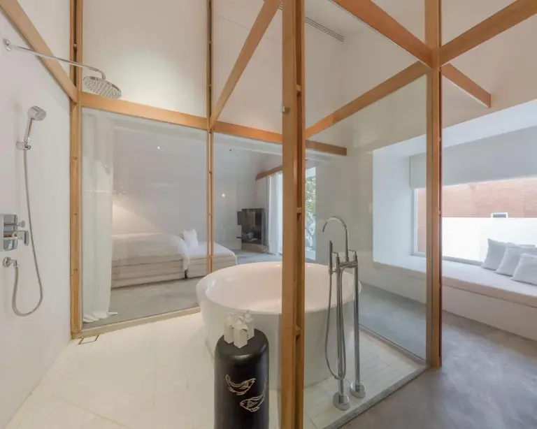 Dusche und Badezimmeransicht im Sala Ayutthaya