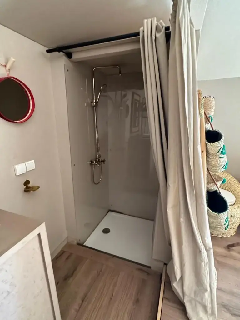 Instalaciones de ducha en Sanmao Royal Camp
