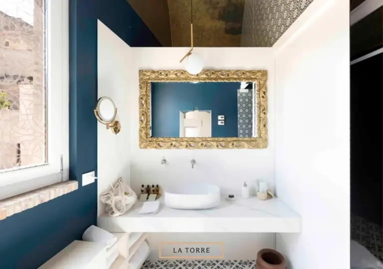 Bathroom in La Torre at Sant'Angelo, Matera
