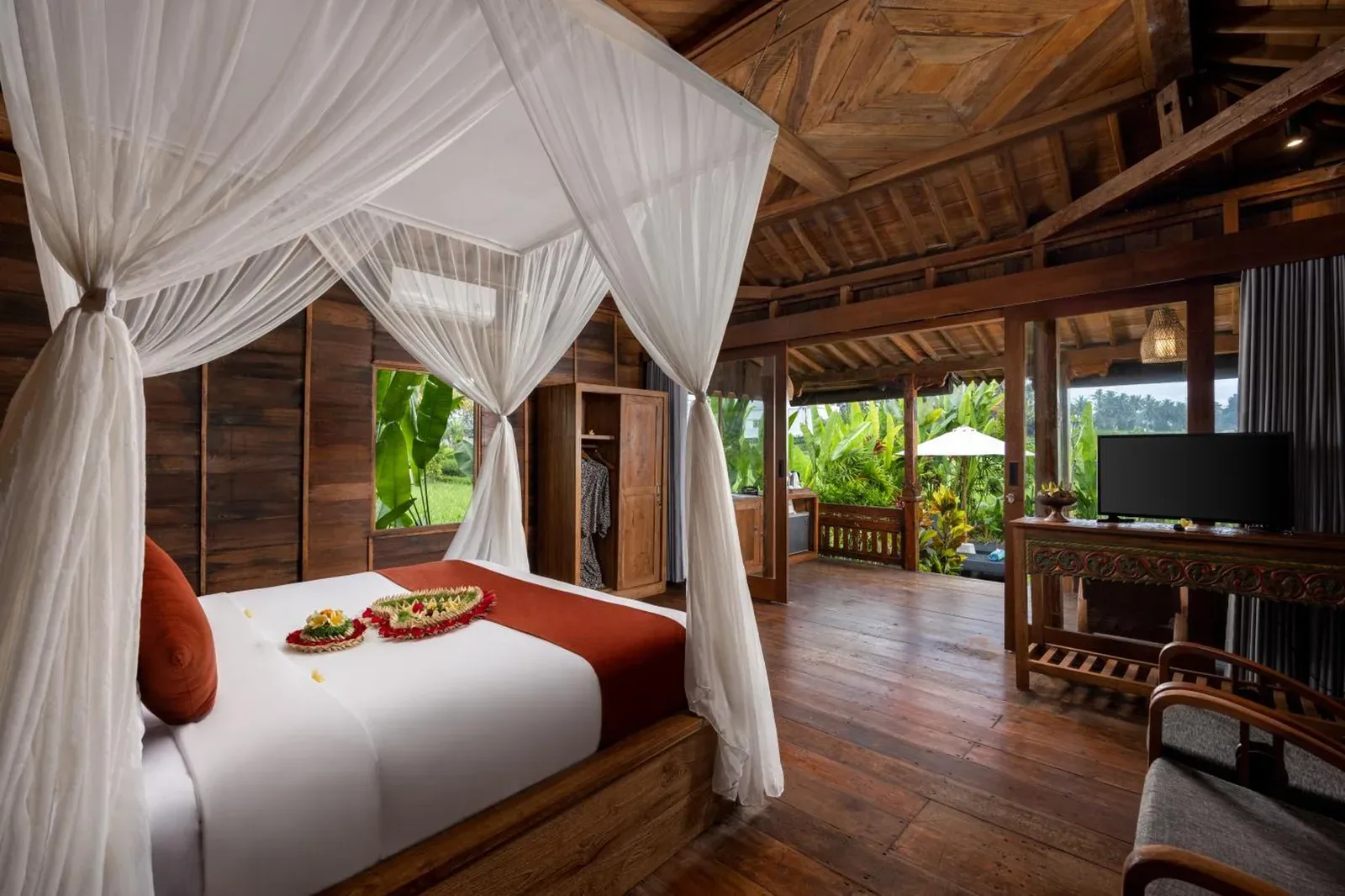Geräumiges Schlafzimmer bei Santris Villas in Ubud