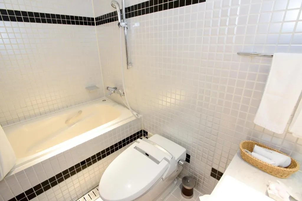 Sapporo Park Hotel bathroom with tub and toilet
