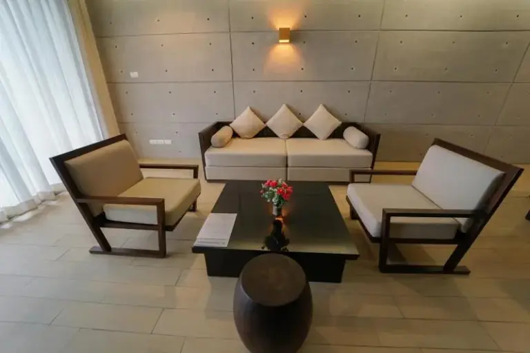 Serene Phla Resort and Restaurant in Rayong lounge area with sofa and armchairs