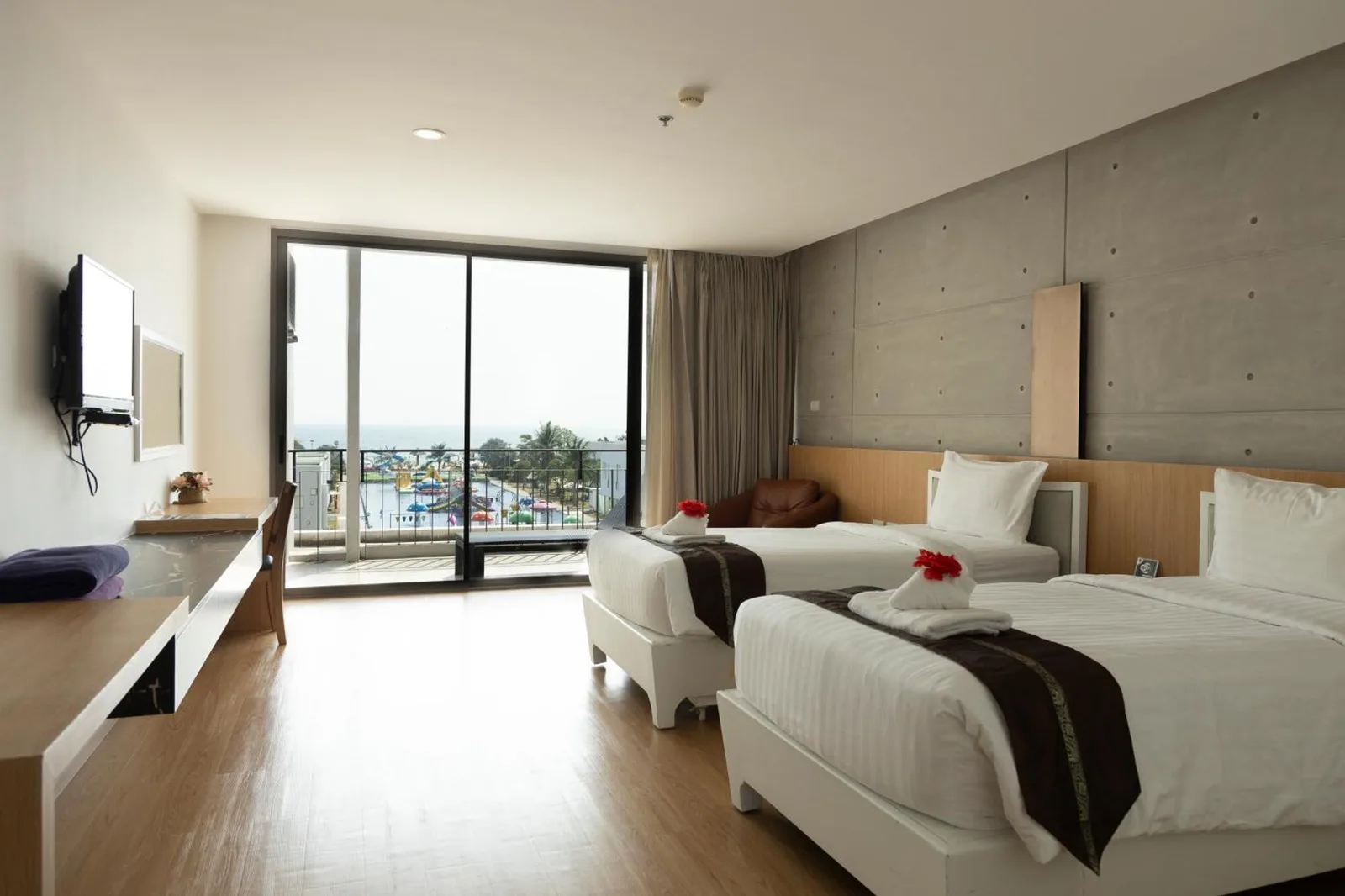 Serene Phla Resort and Restaurant in Rayong sea view room with twin beds and balcony