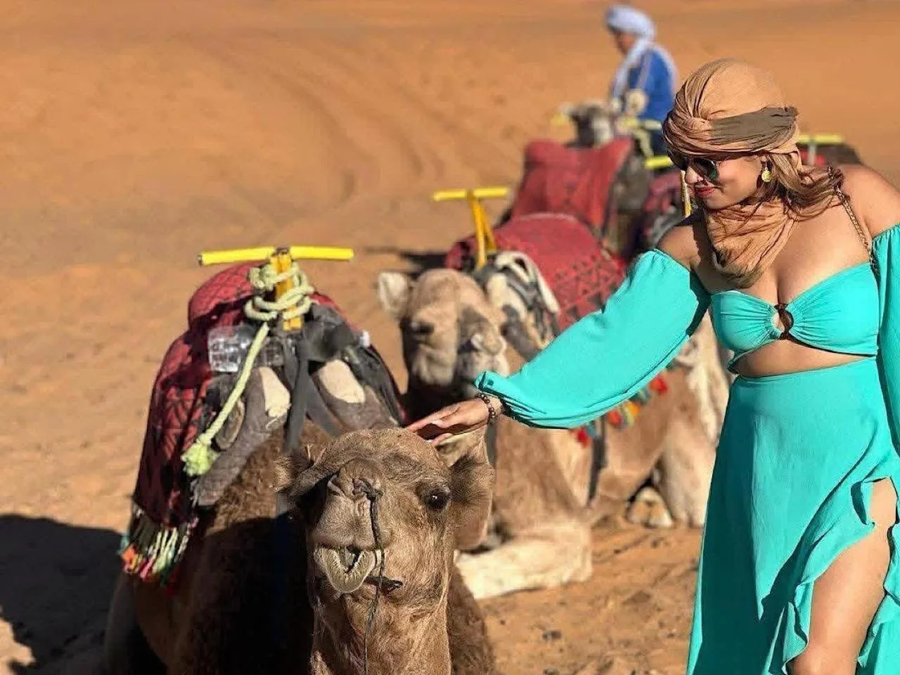 Kamelbegegnung im Serenity Sky Luxury Camp in Merzouga