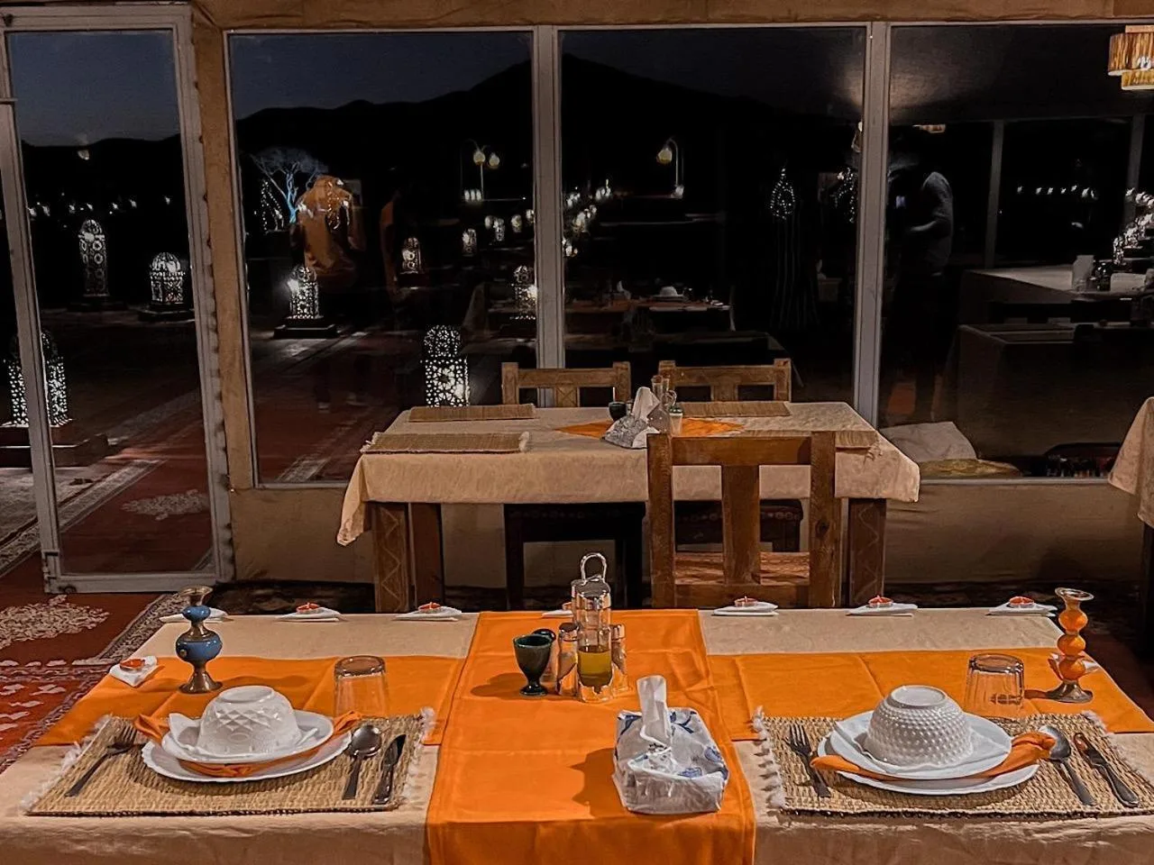 Speisebereich im Serenity Sky Luxury Camp in Merzouga