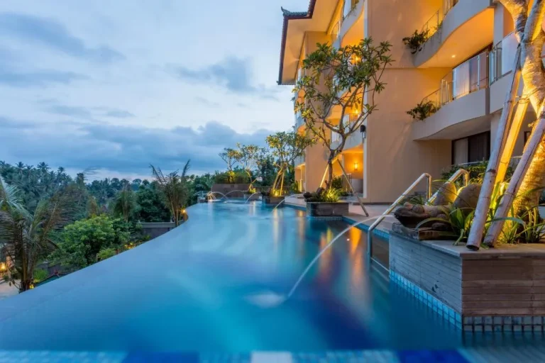SereS Springs Resort & Spa Infinity Pool in Ubud