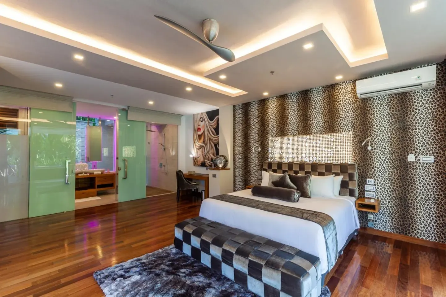 Diseño chic del dormitorio en Seven Secrets by Hanging Gardens en Mataram
