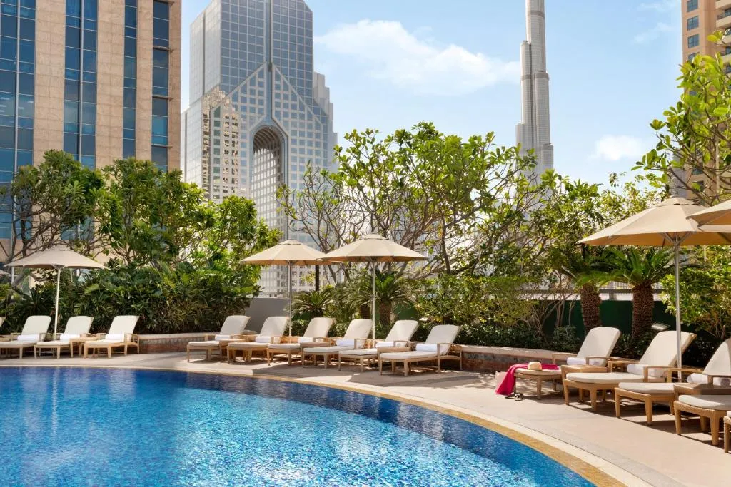 Shangri-La Apartments Dubai swimming pool area