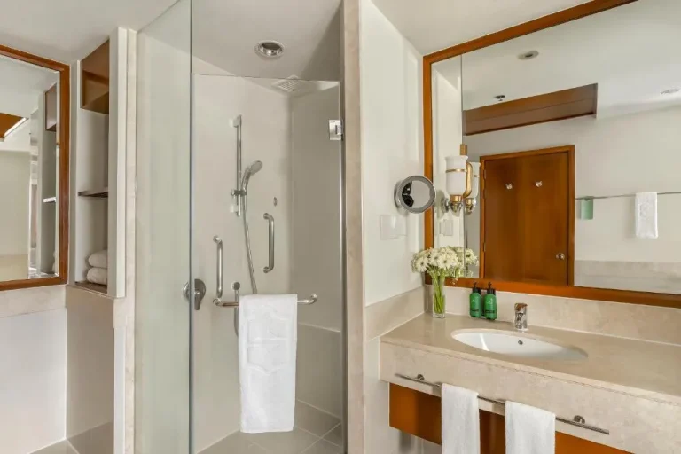 Dusche im Shangri-La Chiang Mai