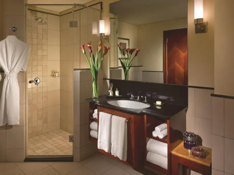 Shangri-La Hotel Apartments Qaryat Al Beri bathroom interior