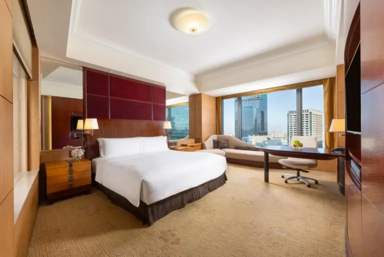 Shangri-La Tokyo Deluxe King Room mit Stadtblick