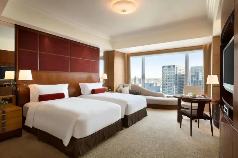 Shangri-La Tokyo Deluxe Twin Room mit Stadtblick