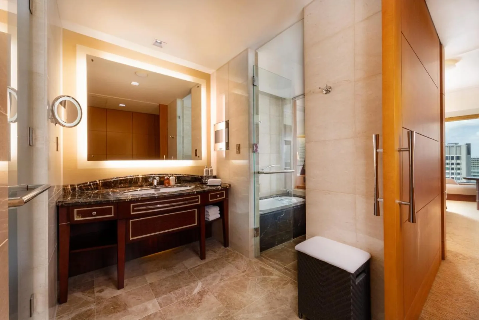 Shangri-La Tokyo Modernes Badezimmer