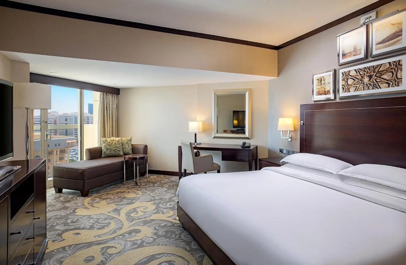 Sheraton Dubai Creek Hotel & Towers guest room interior