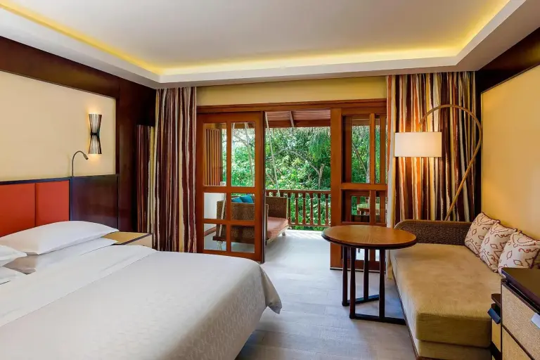 Chambre Deluxe avec balcon au Sheraton Maldives Full Moon Resort & Spa