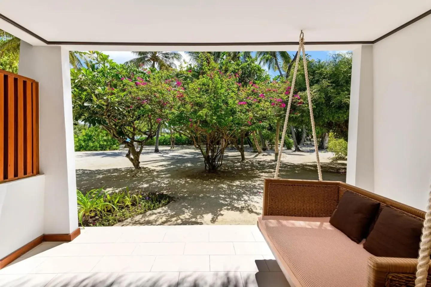 Vue depuis la balançoire dans la chambre au Sheraton Maldives Full Moon Resort & Spa