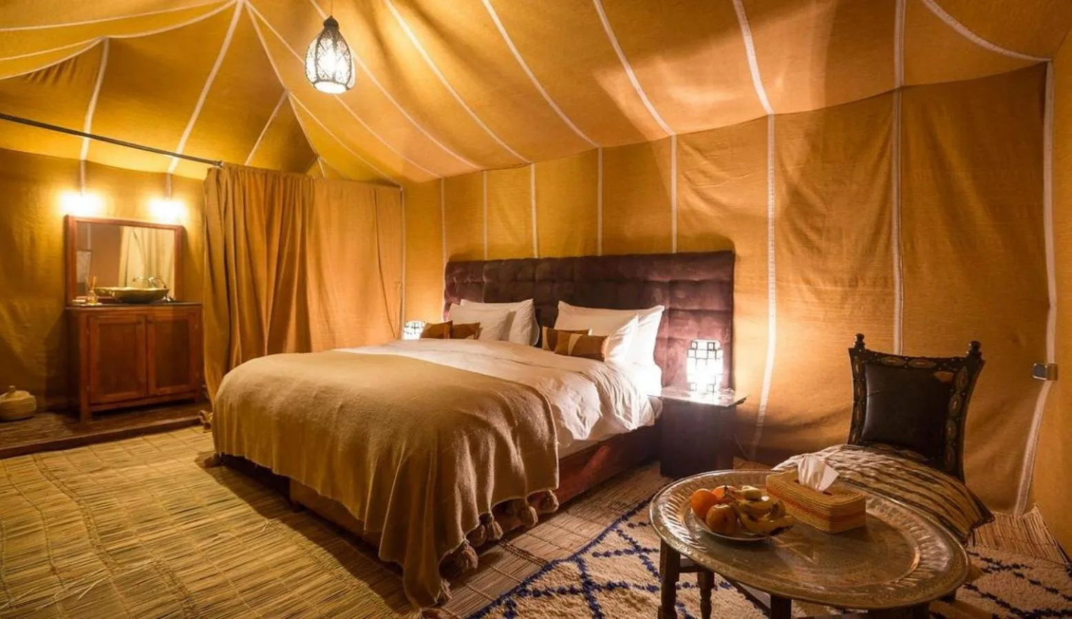 Double tent room at Shining Luxury Camp in Merzouga with twin beds and soft neutral decor