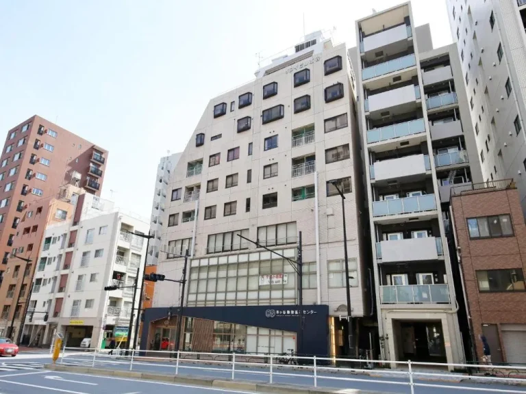 Außenansicht des Hotels in Shinjuku, Tokio