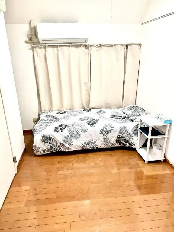 Single bed in guestroom at Shinjuku Bee house