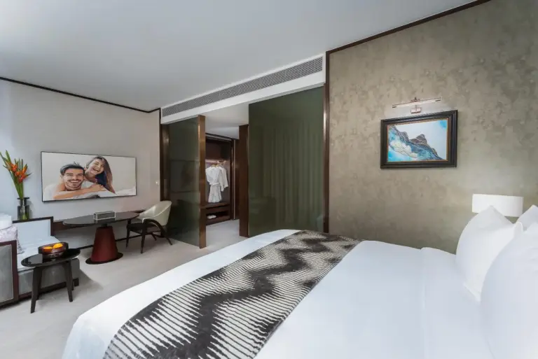 SILQ Hotel & Residence contemporary suite