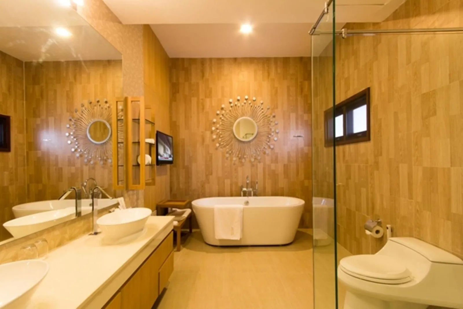 Salle de bains contemporaine de Sireeampan Boutique Resort and Spa