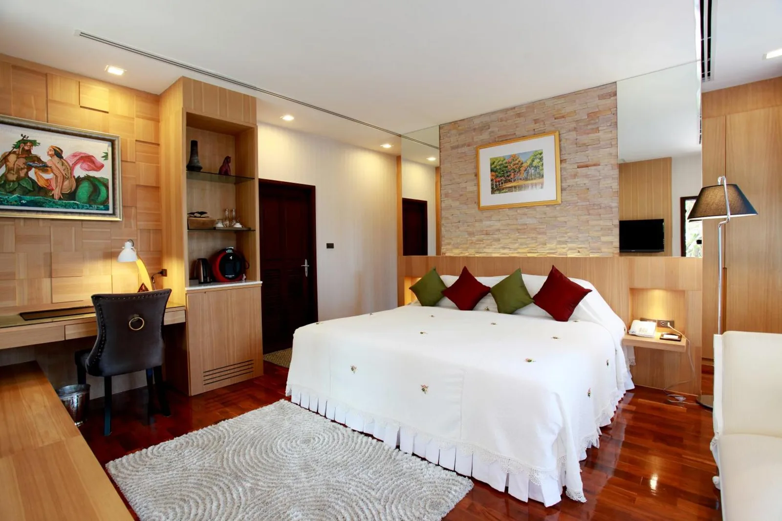 Intérieur de la chambre deluxe de Sireeampan Boutique Resort and Spa