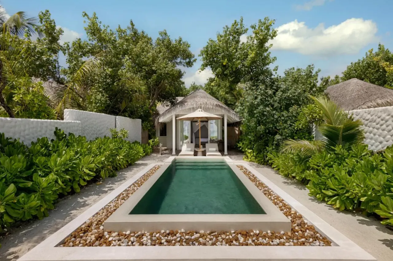 Espace piscine privée au Six Senses Kanuhura