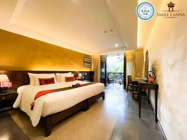 Dormitorio de estilo tropical en Smile Lanna Hotel en Chiang Mai