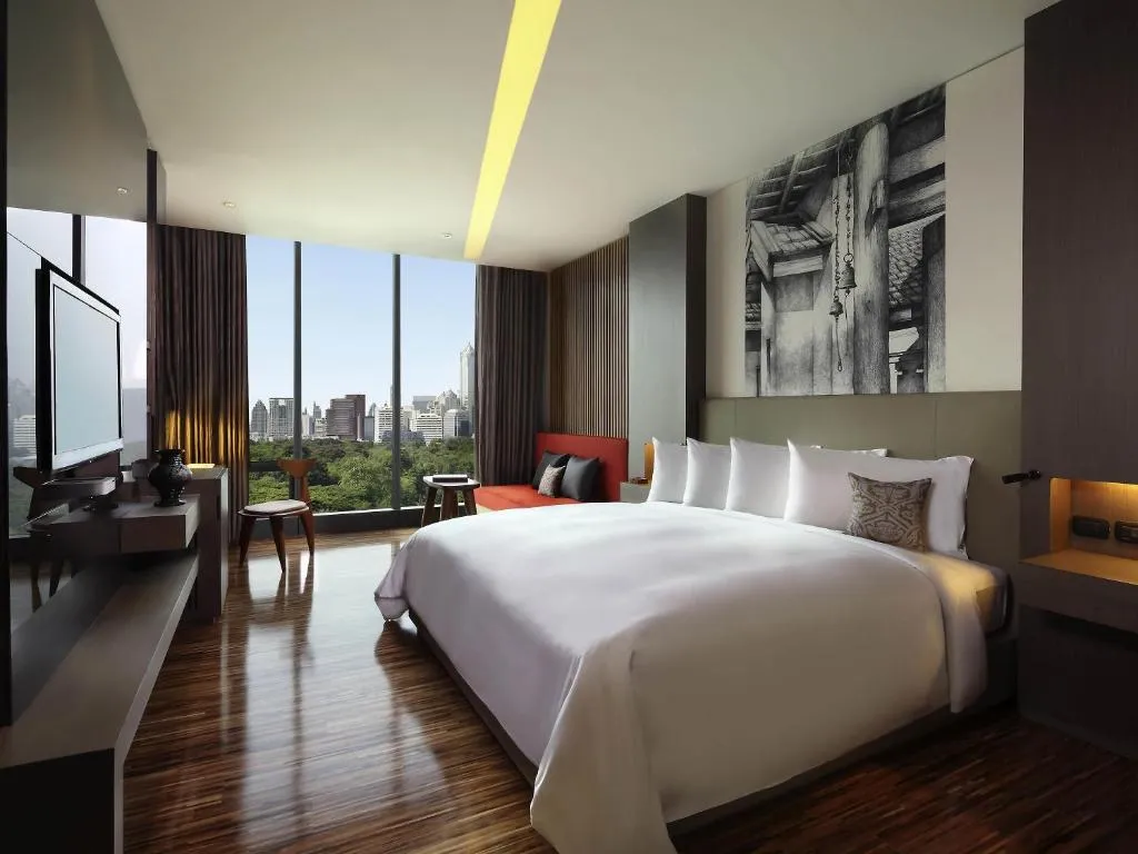 SO/ Bangkok hotel habitación espaciosa con vista a la ciudad