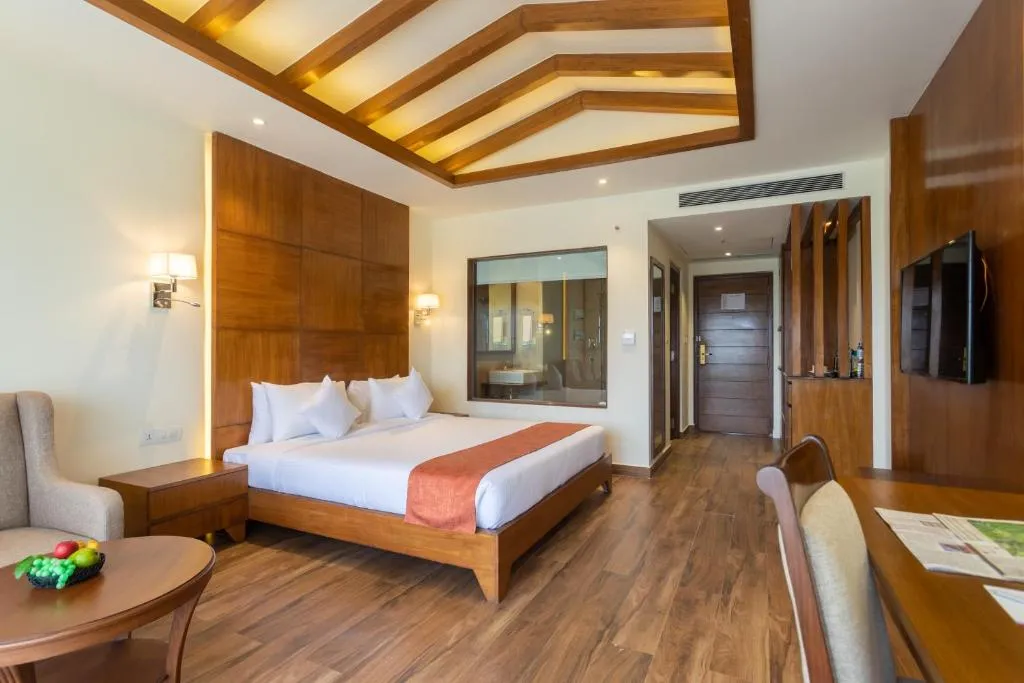 Chambre deluxe au Soaltee Westend Resort Chitwan avec intérieur en bois