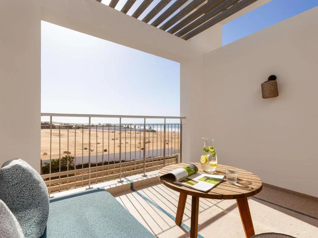 Balcon du Sofitel Agadir Thalassa Sea & Spa avec sièges