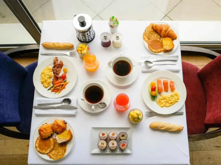 Exquisita variedad de desayuno en Sofitel Biarritz Le Miramar Thalassa