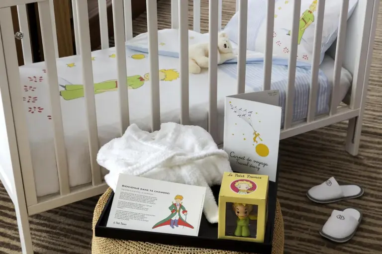 Cuna acogedora para niños en Sofitel Biarritz Le Miramar Thalassa