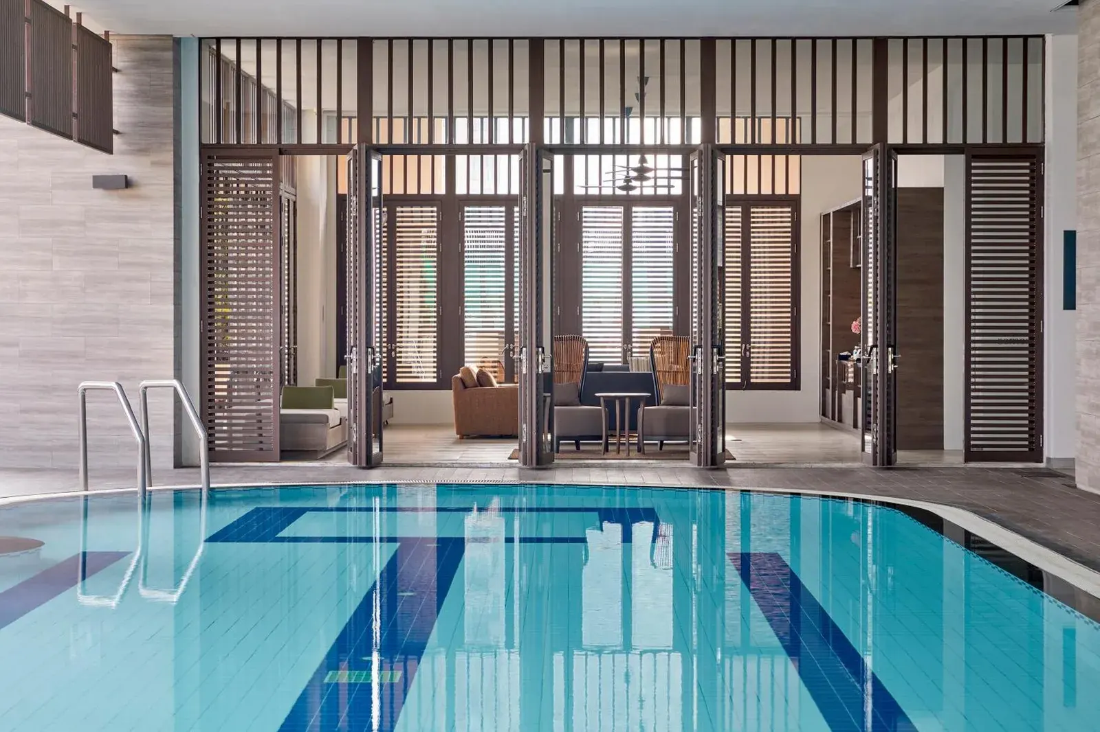 Somerset Park Suanplu Bangkok pool area with lounge view