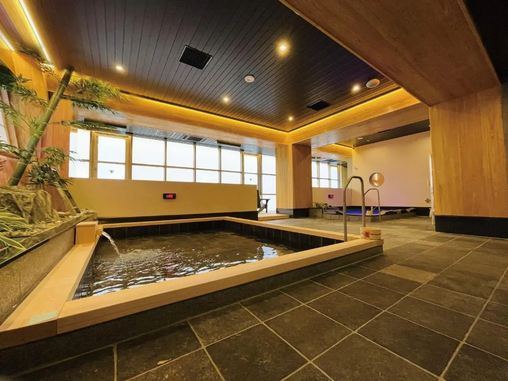 Indoor pool at SPABLIC INN - Capsule Hatago Akasaka in Tokyo
