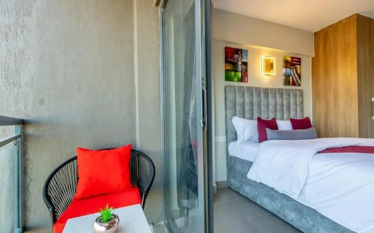 Appartement Studio à Nairobi avec coin salon sur le balcon
