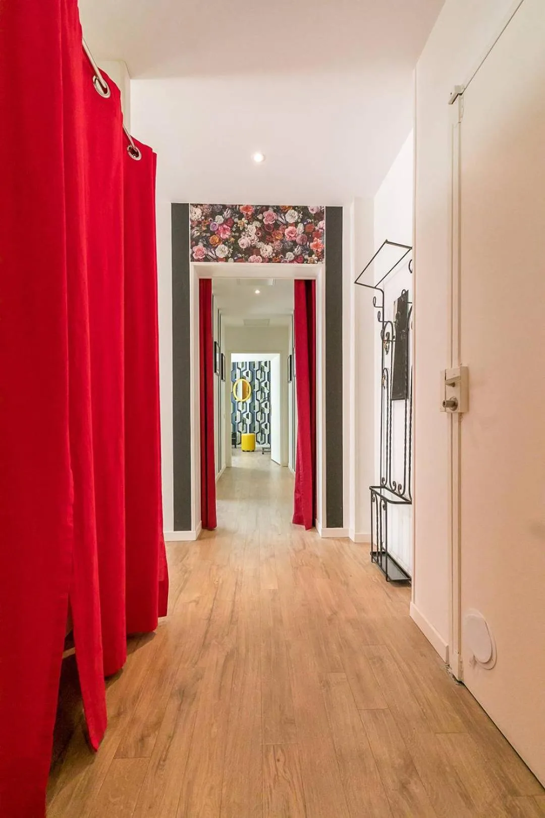 Pasillo de Suite Royale Barocco con SPA en Dijon