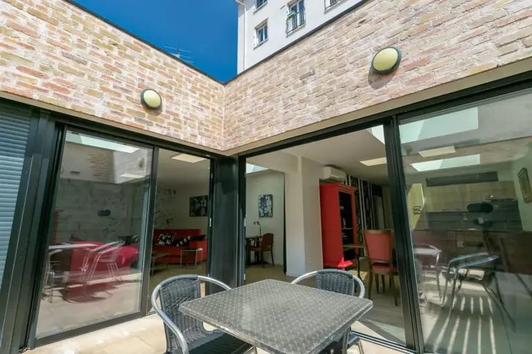 Terraza exterior de Suite Royale Barocco con SPA en Dijon