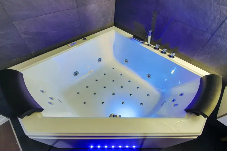 Nahaufnahme des Whirlpools im Suites Residences Spa in Colmar