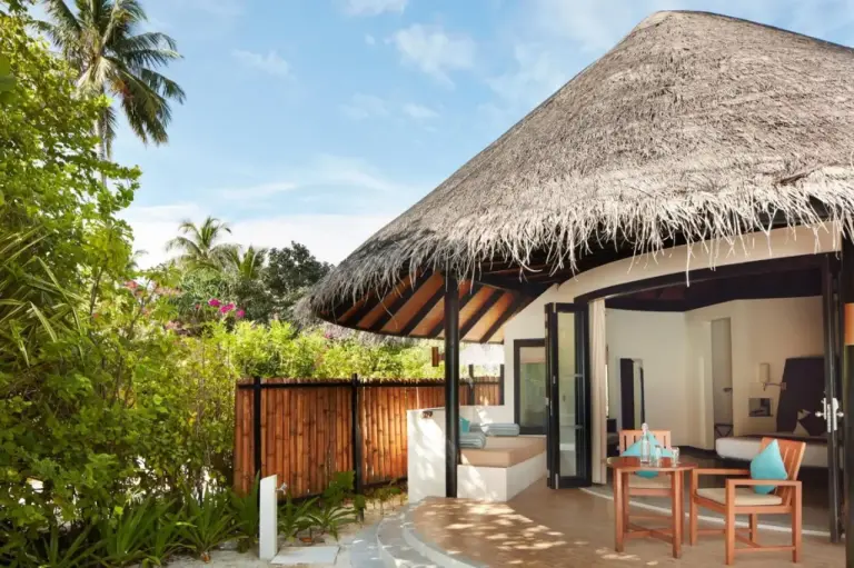 Vista exterior de una villa en Sun Siyam Iru Fushi
