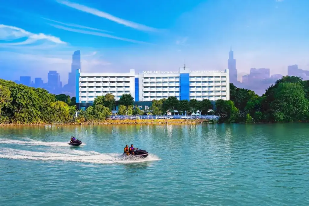 Sunlake Waterfront Resort & Convention