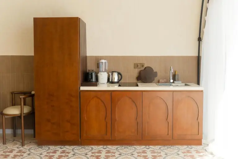 Zona de cocina americana en una habitación de Sunny Samudra Boutique Hotel Uluwatu