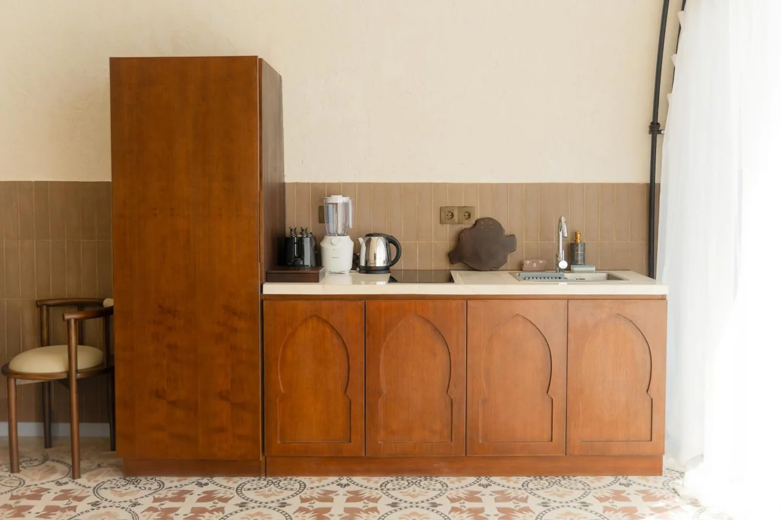 Zona de cocina americana en una habitación de Sunny Samudra Boutique Hotel Uluwatu