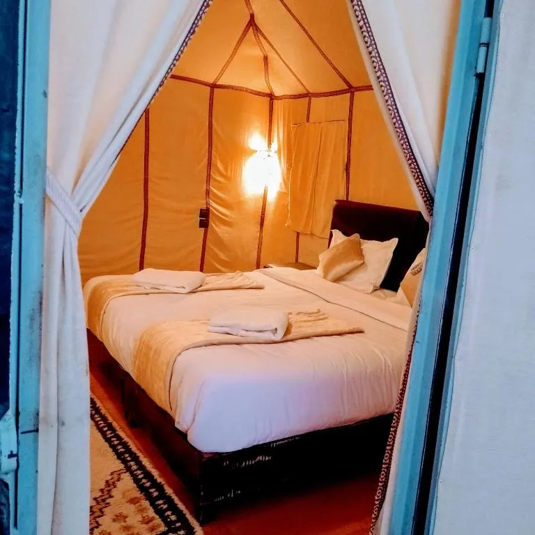 Eingang zum Privatzelt im Sunrise Dunes Luxury Camp in Merzouga