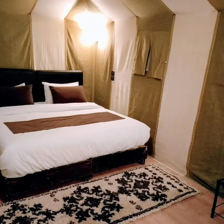 Einfaches Doppelzimmer im Sunrise Dunes Luxury Camp in Merzouga