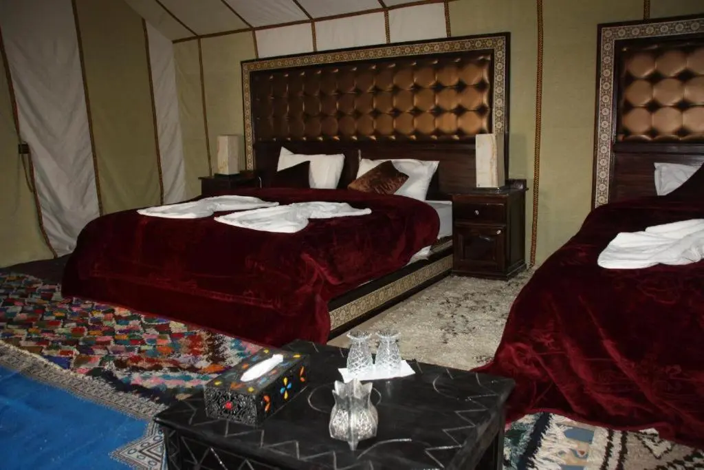 Elegante habitación marrón en Sunset Camp Merzouga