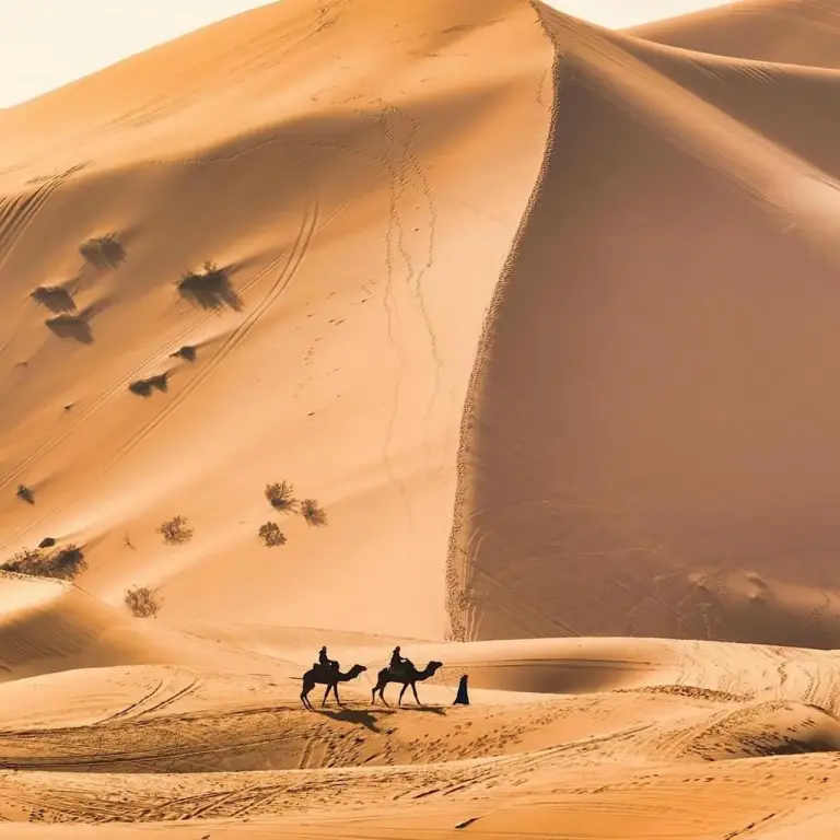 Aventure dans les dunes de sable au Super Luxury Camp à Merzouga